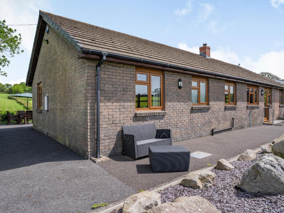 Yr Hen Ffald Llanedy Exterior photo